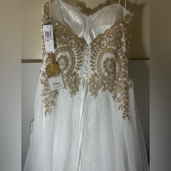 Say Yes
Juniors' Strapless Embellished Ballgown - Picture 9 of 10